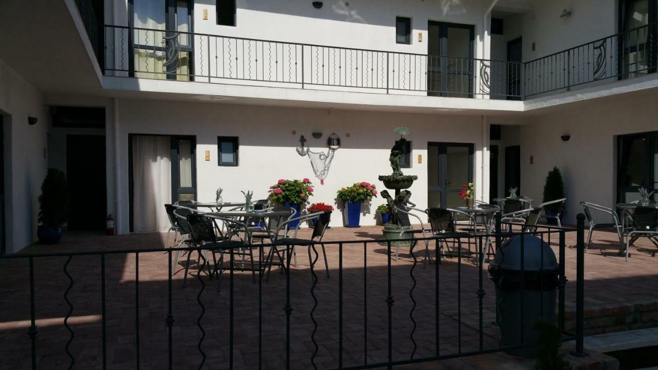 Sunny Border (Adults Only) Hotel Vama Veche Ngoại thất bức ảnh